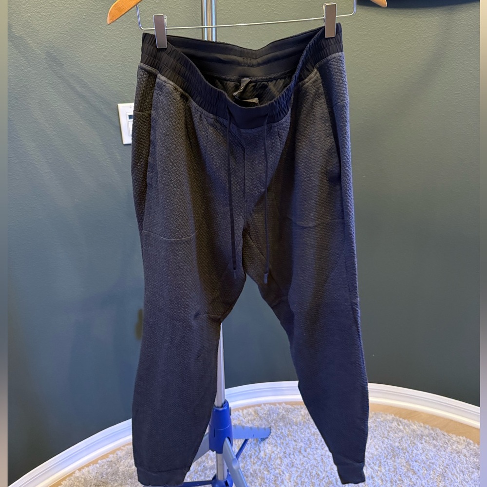 Men’s lululemon size large sweatpants joggers